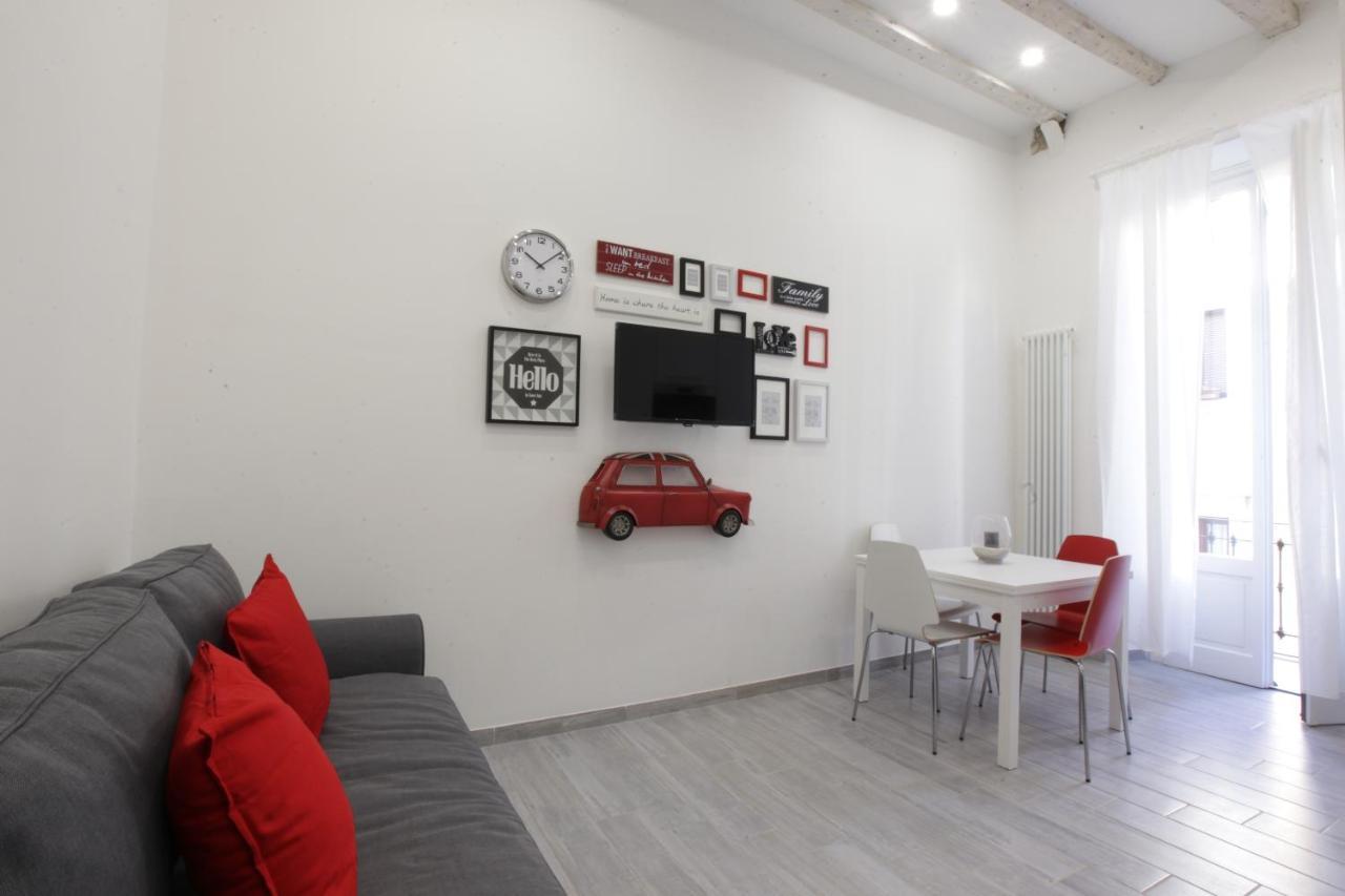 Amazing Apartment In City Center With Balcony Milão Exterior foto