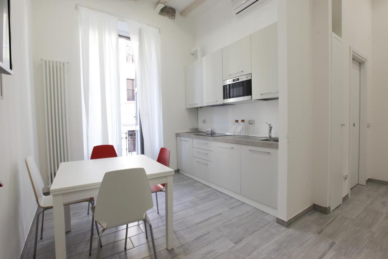 Amazing Apartment In City Center With Balcony Milão Exterior foto