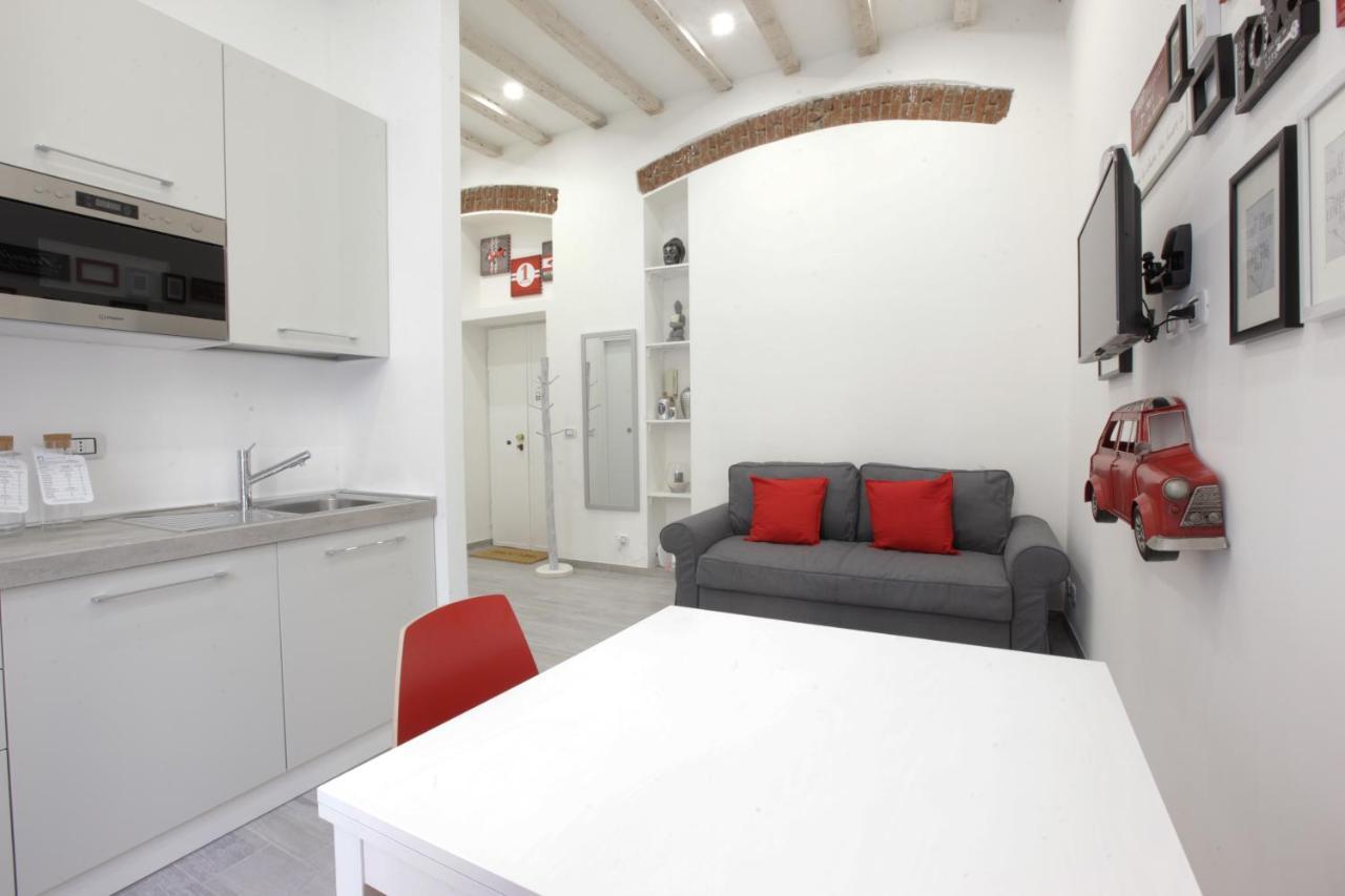 Amazing Apartment In City Center With Balcony Milão Exterior foto
