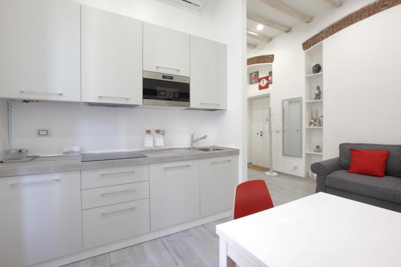 Amazing Apartment In City Center With Balcony Milão Exterior foto