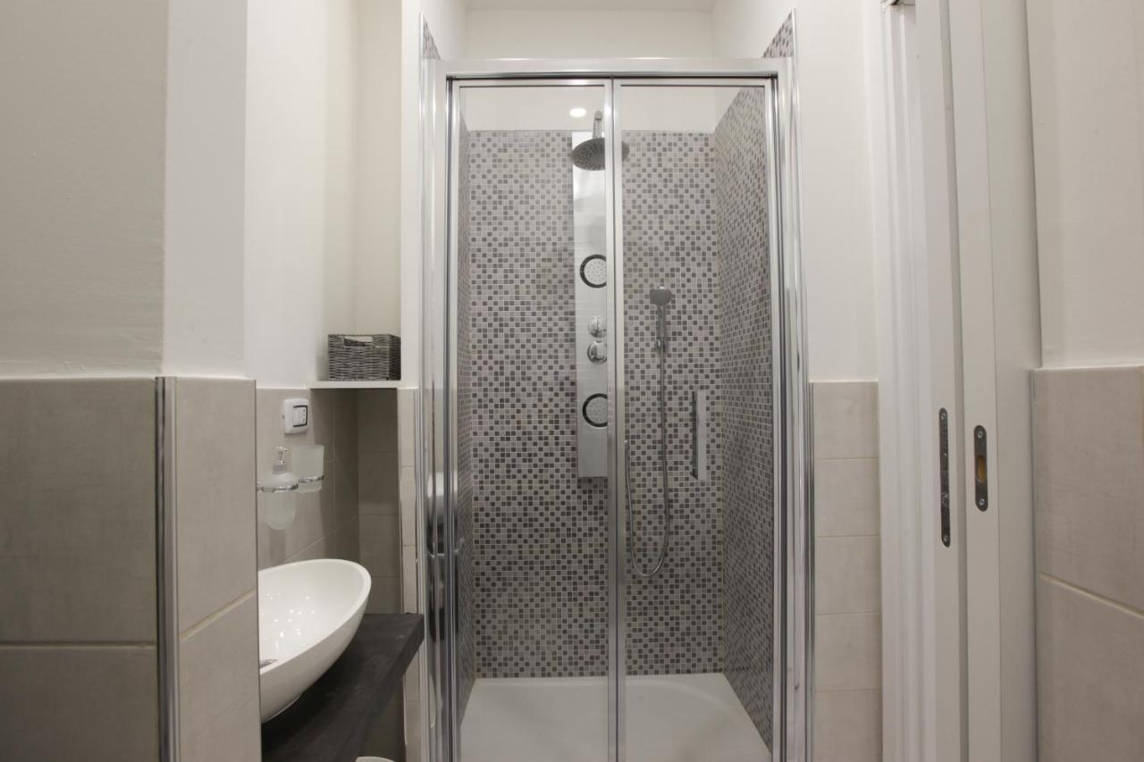 Amazing Apartment In City Center With Balcony Milão Exterior foto