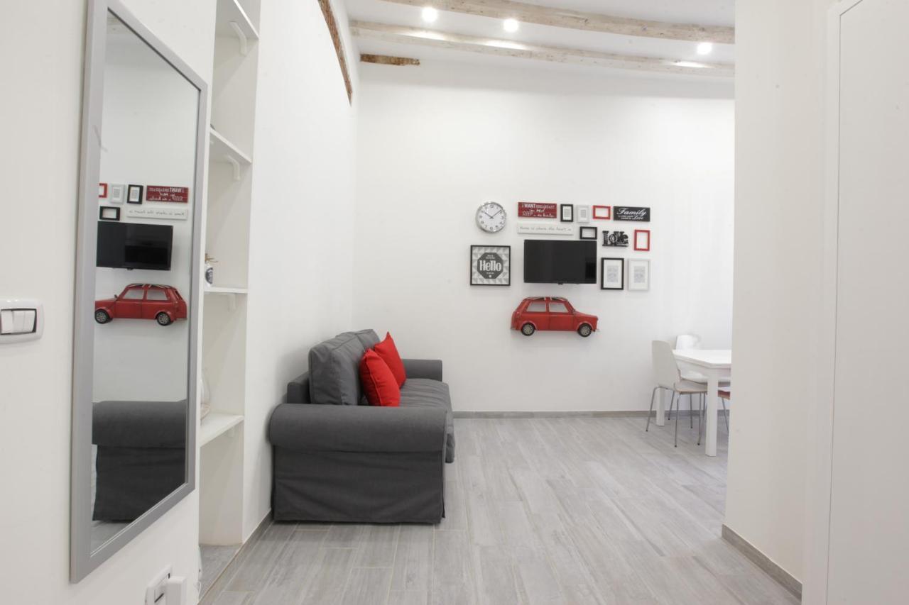Amazing Apartment In City Center With Balcony Milão Exterior foto
