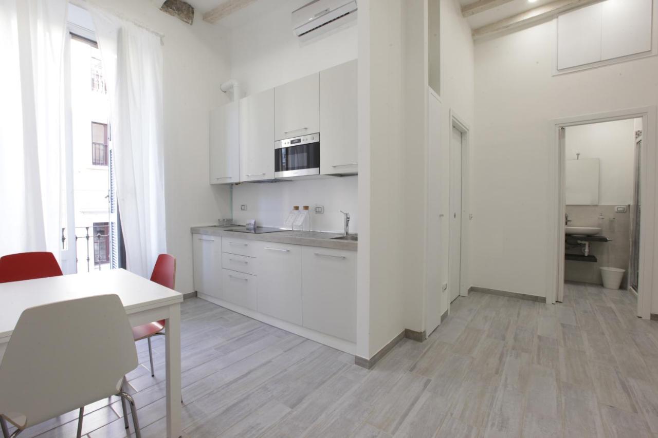 Amazing Apartment In City Center With Balcony Milão Exterior foto