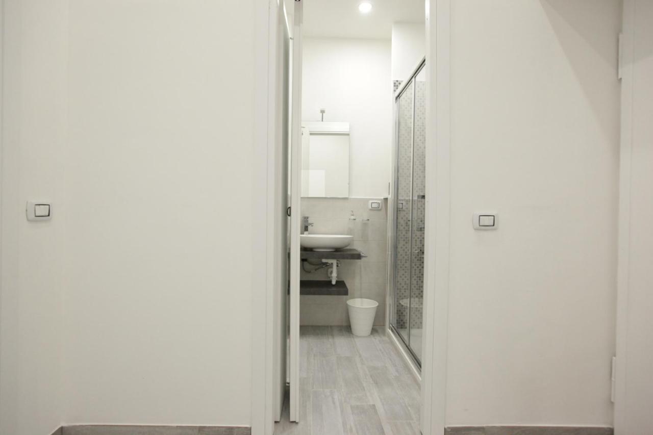Amazing Apartment In City Center With Balcony Milão Exterior foto
