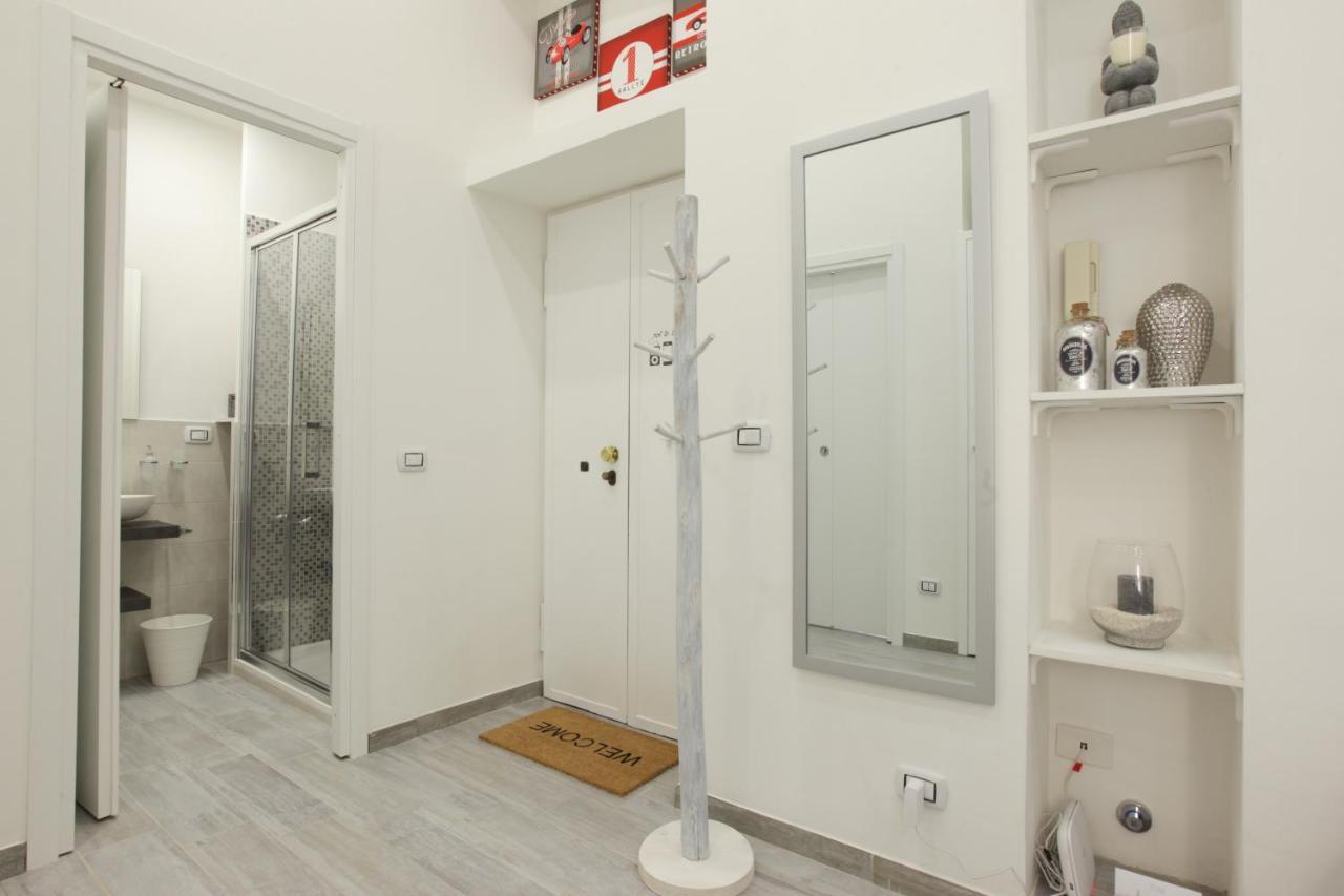 Amazing Apartment In City Center With Balcony Milão Exterior foto