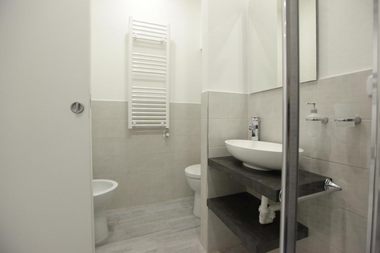 Amazing Apartment In City Center With Balcony Milão Exterior foto