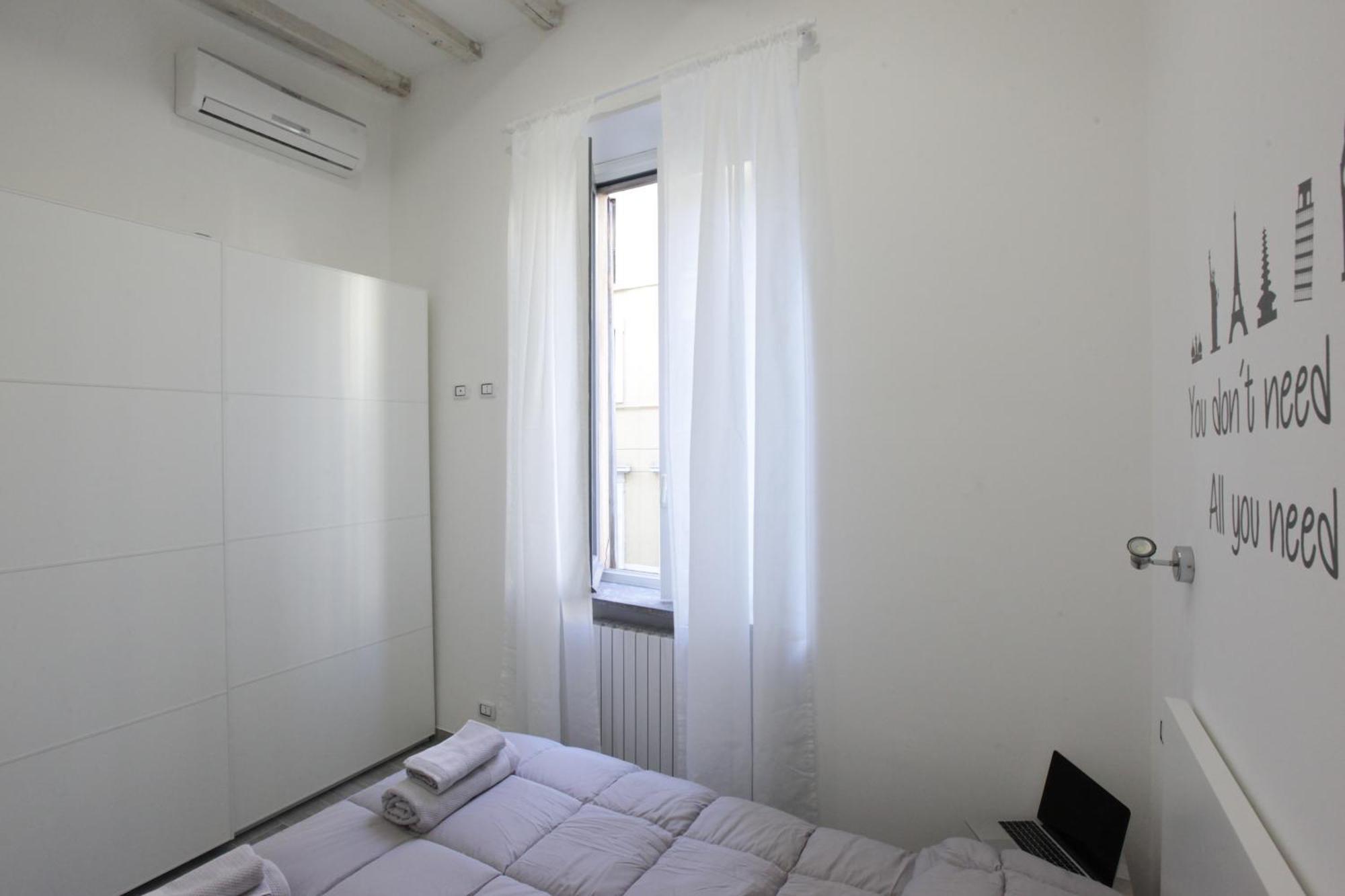 Amazing Apartment In City Center With Balcony Milão Exterior foto