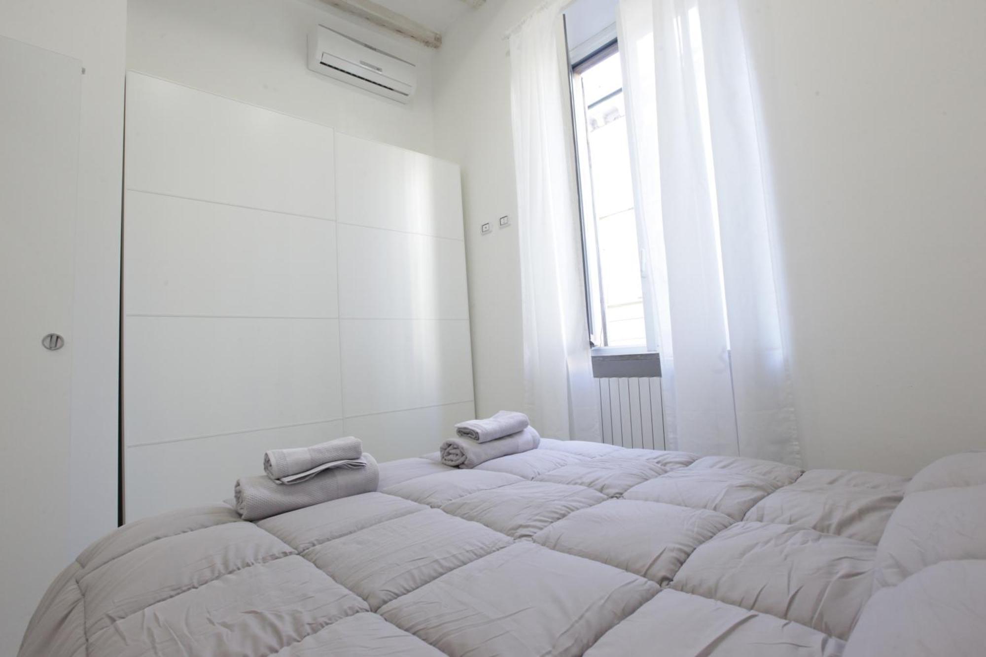 Amazing Apartment In City Center With Balcony Milão Exterior foto