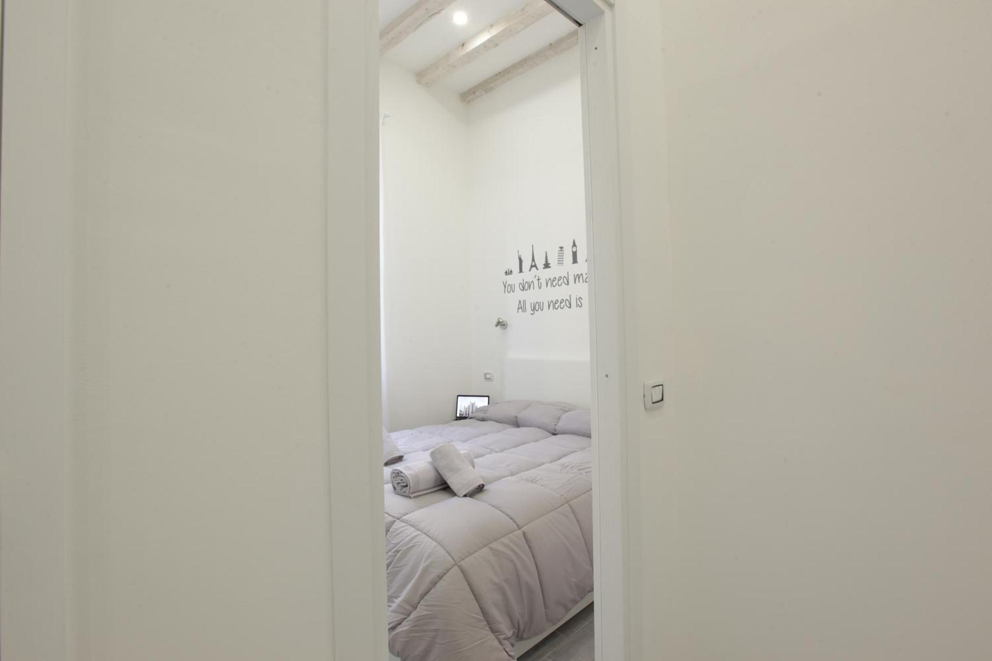 Amazing Apartment In City Center With Balcony Milão Exterior foto