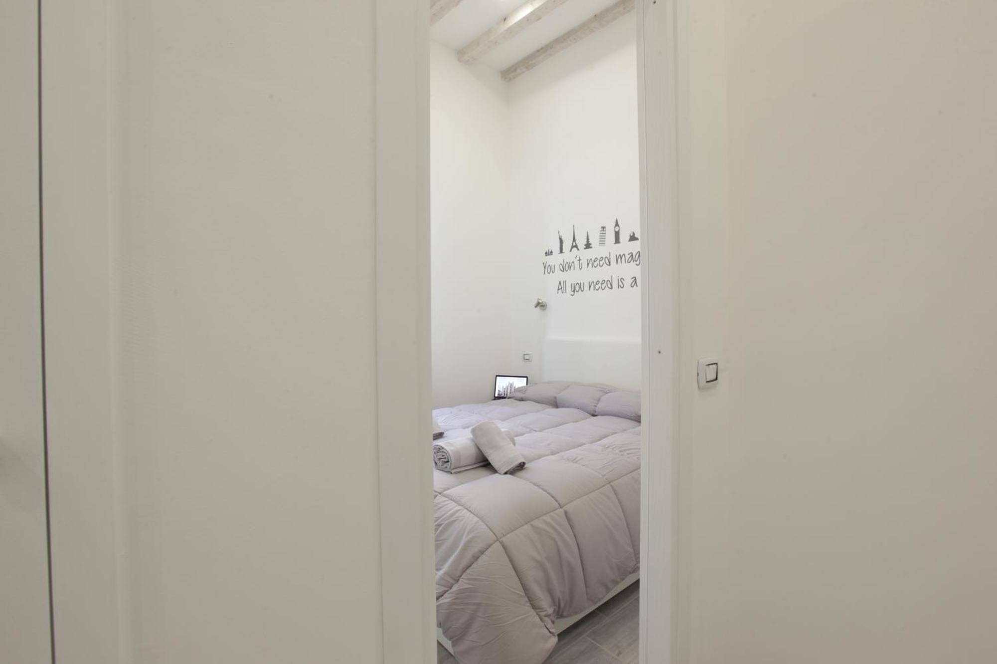 Amazing Apartment In City Center With Balcony Milão Exterior foto