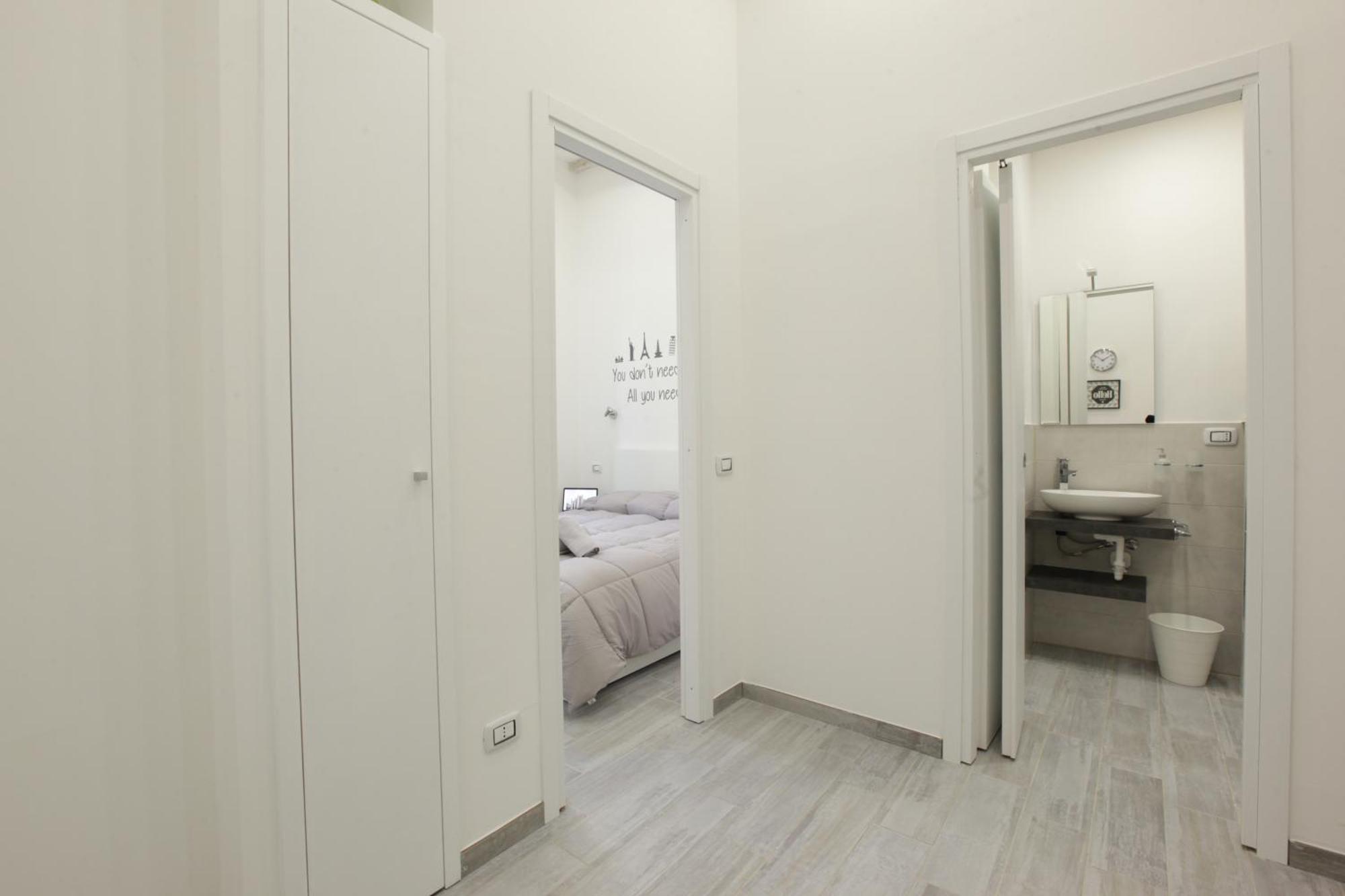 Amazing Apartment In City Center With Balcony Milão Exterior foto