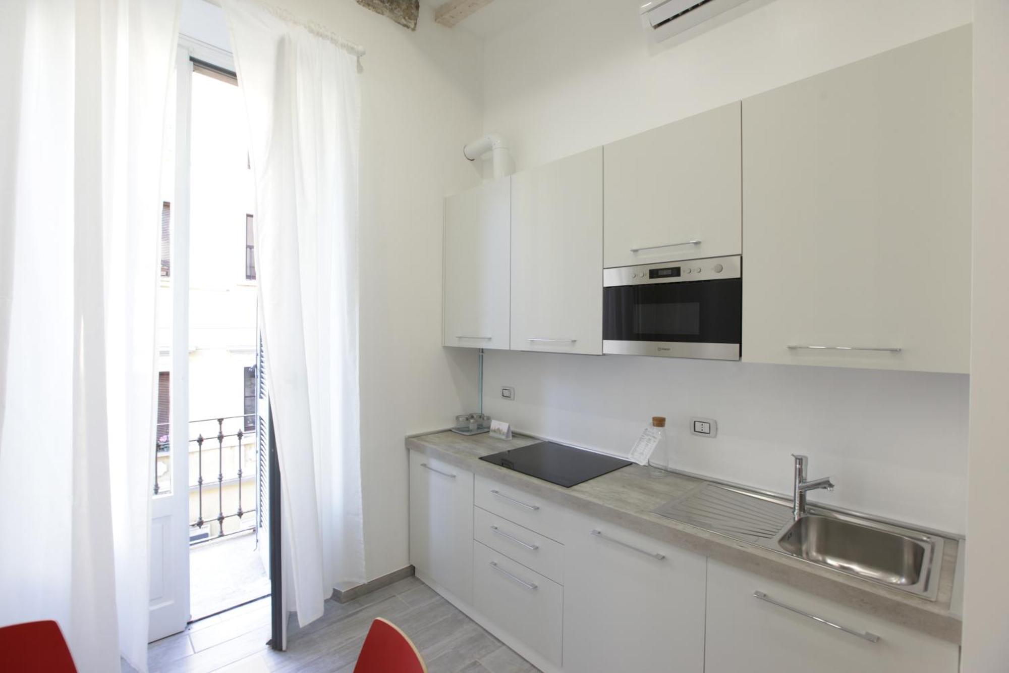 Amazing Apartment In City Center With Balcony Milão Exterior foto