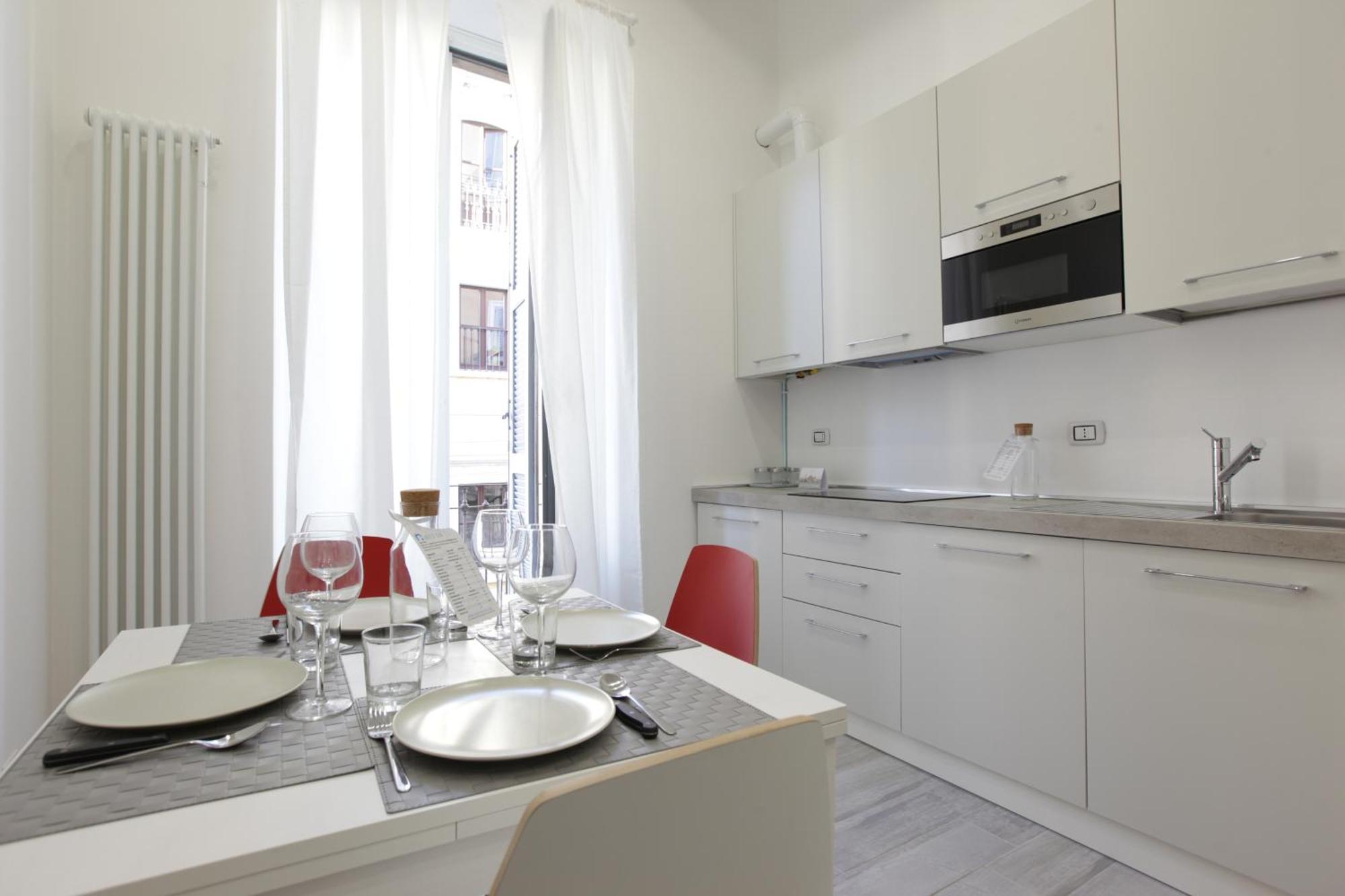 Amazing Apartment In City Center With Balcony Milão Exterior foto